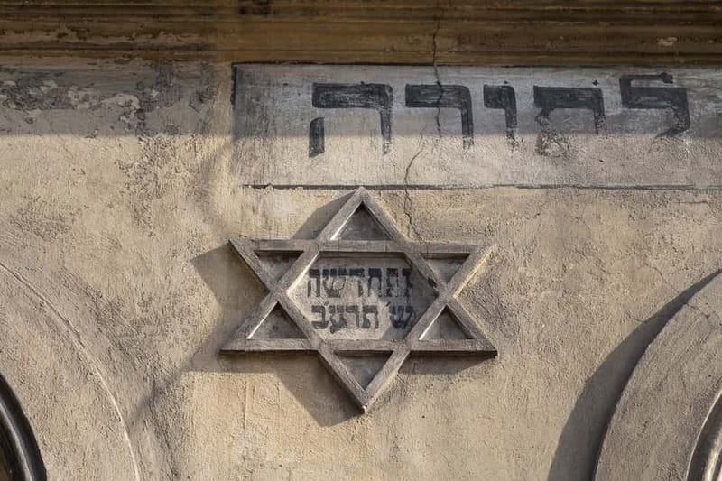 Krakow Jewish District Tour in a Small Group - Entering the WWII Ghetto Site and Ghetto Walls