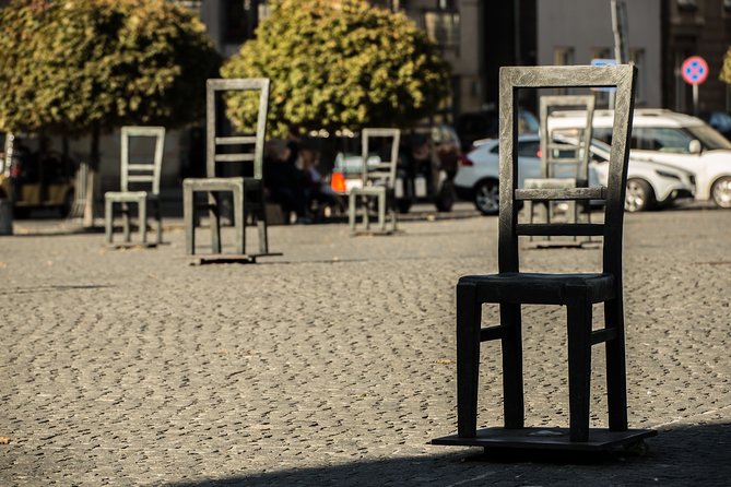 Krakow: Jewish Ghetto Guided Tour - Getting to Lipowa 4, then finishing at Apteka pod Orłem