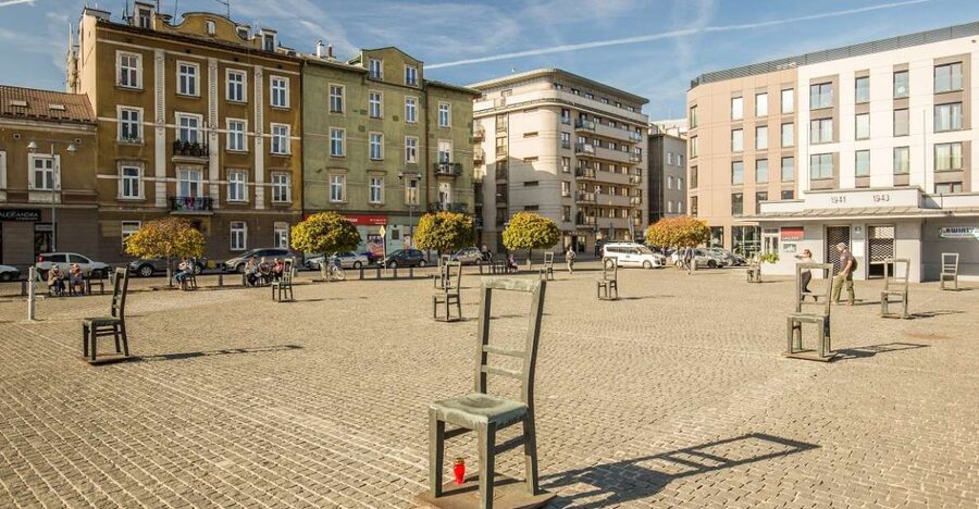 Krakow: Jewish Ghetto Walking Tour - Under the Eagle Pharmacy: courage with a name, Tadeusz Pankiewicz