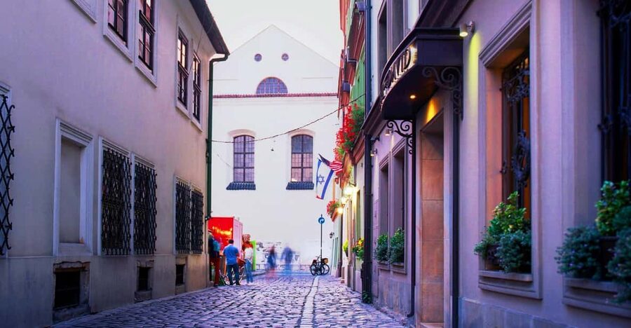 Krakow: Jewish Quarter and Former Ghetto Tour by Golf Cart - Kazimierz: Synagogues, Streets, and Jewish Life Before the War