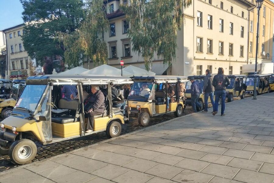 Krakow: Jewish Quarter and Ghetto Sightseeing Golf Cart Tour - Kazimierz: peaceful coexistence you can actually see