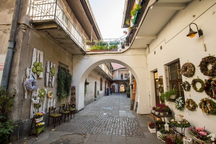 Krakow: Jewish Quarter and Schindler's Factory Guided Tour - Pacing, distance, and what to wear