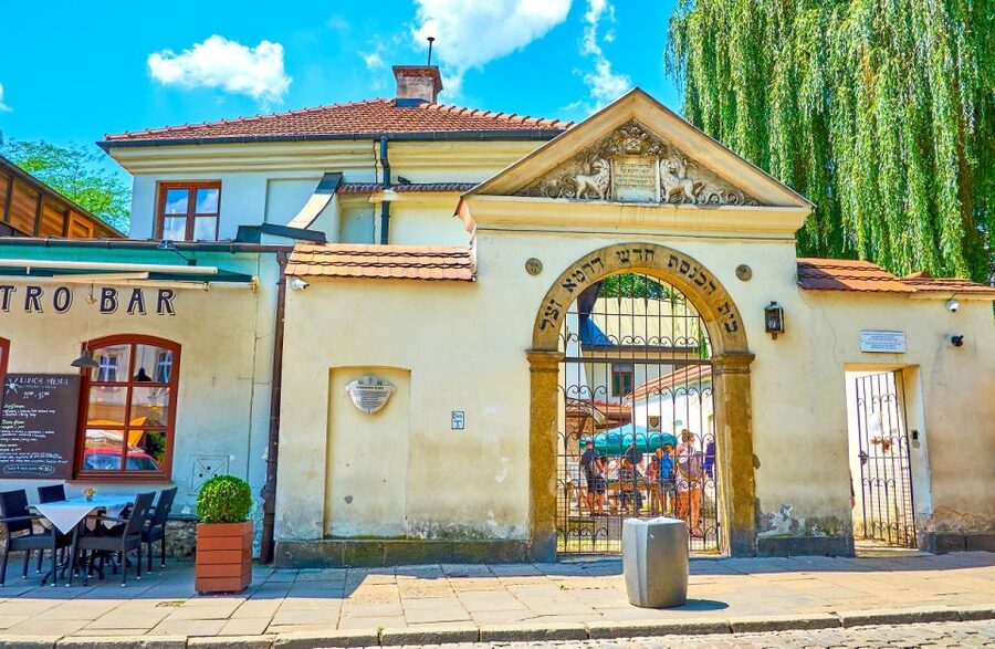 Kraków: Jewish Quarter, Auschwitz, And Salt Mine 3-Day Tour - A three-day loop through Kazimierz, Auschwitz, and Wieliczka