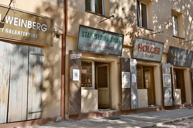 Krakow Jewish Quarter Guided Walking Tour - Rynek Glowny to Stara Synagoga: getting your bearings fast
