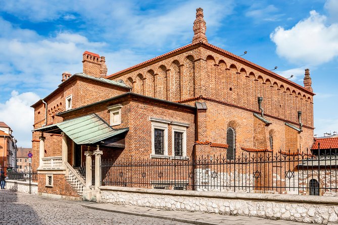 Krakow Jewish Quarter Guided Walking Tour - The guide matters: pacing, questions, and rain-ready service