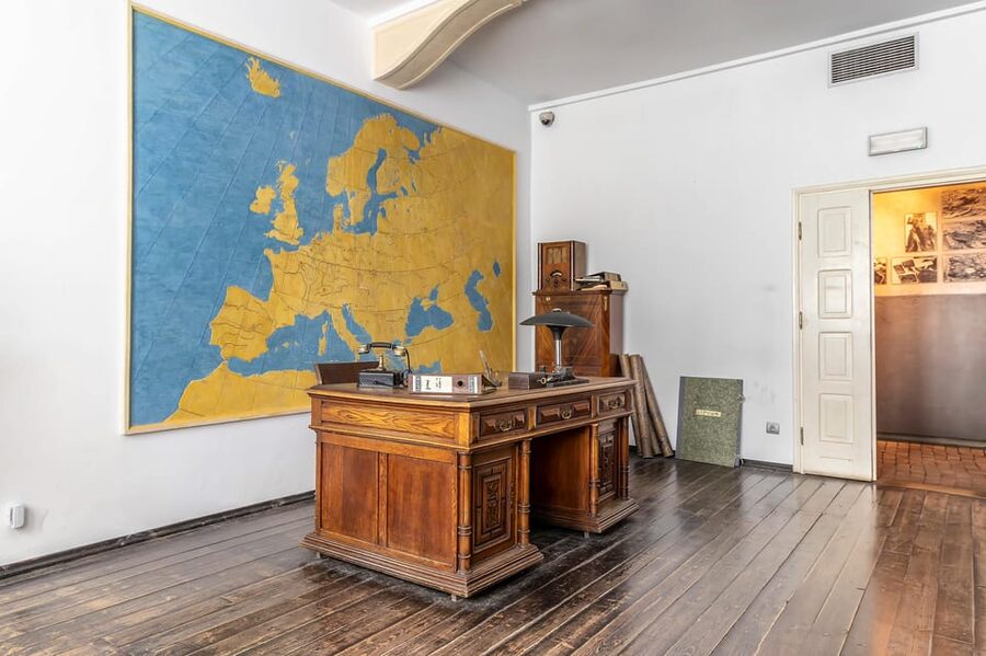 Kraków: Jewish Quarter & Schindler’s Factory Guided Tour - Is the price ($69) good value for what you actually get?