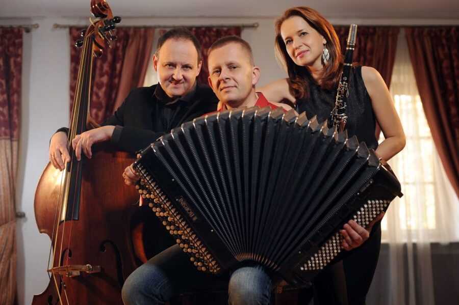 Krakow: Jewish-Style Klezmer Music Concert - Venue Comfort in Real Life: Small Room, Real Conditions