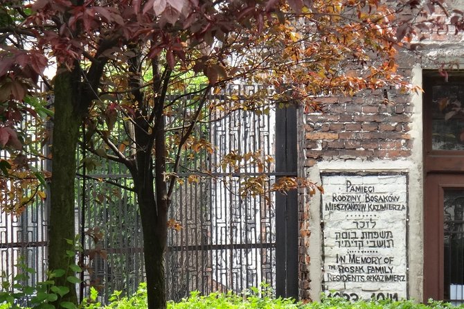 Krakow Kazimierz and Jewish Ghetto Tour with Synagogues - Szeroka Street to Ghetto Heroes Square, turning a walk into a timeline