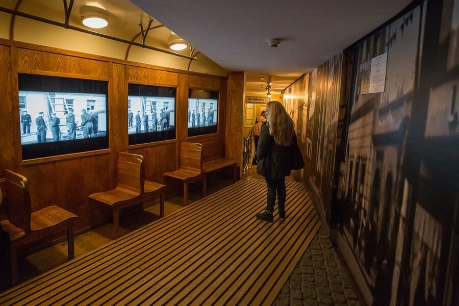 Krakow: Kazimierz by Golf Cart and Schindler's Factory Tour - Practical tips for a smooth 3-hour mix of ride and museum