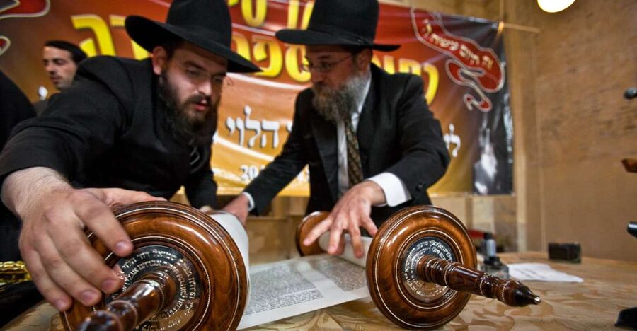 Krakow: Kazimierz Jewish District Private Guided Tour - Languages and guide style you can actually feel