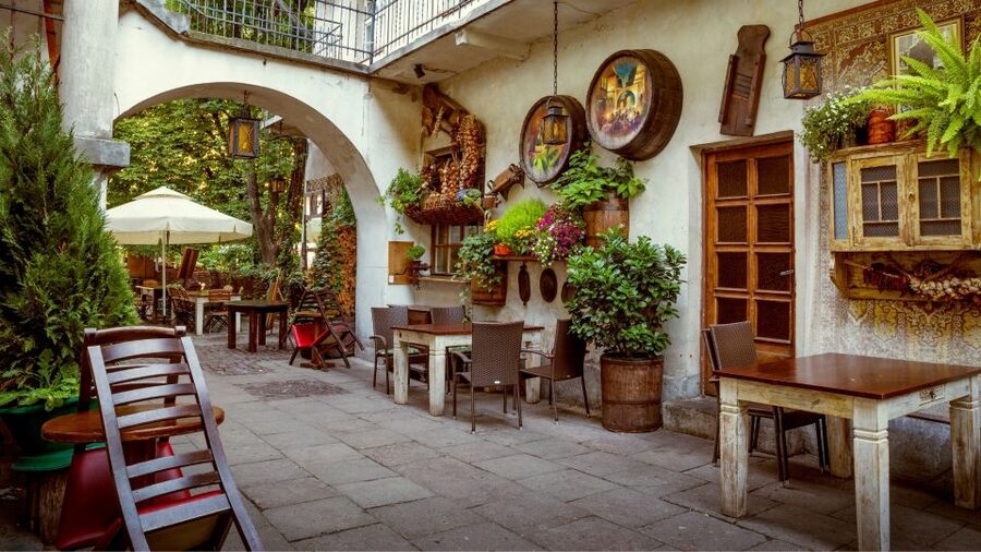 Krakow: Kazimierz Jewish District Private Guided Tour - Szeroka Street and the old Jewish quarter you can still feel