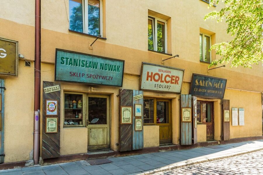 Krakow: Kazimierz Jewish Quarter Guided Walking Tour - Nowy Square flea market: shopping energy plus a local food moment