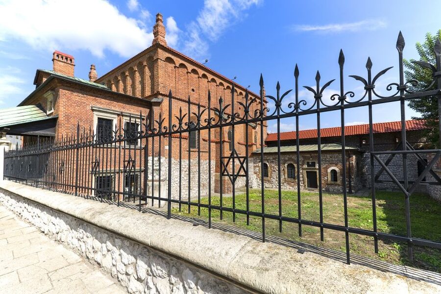 Krakow: Kazimierz Jewish Quarter Walking Tour - The Guide Makes It Click: Clear Stories, Firm Respect