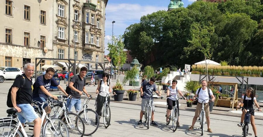 Krakow: Multilingual Tour On Electric Bikes - Meeting Point, Timing, and Small Group Tips That Actually Help