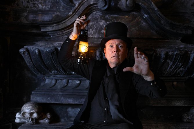 Krakow Night Tour: Ghosts, Vampires and Legends of the Old Town - Wawel Royal Castle Zone: A Short Walk Around Big Stories