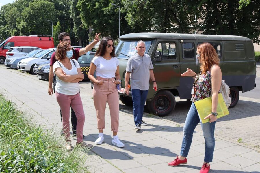 Krakow: Nowa Huta Guided Tour in Vintage Car - Churches and Armed-Forces Stops That Add Contrast