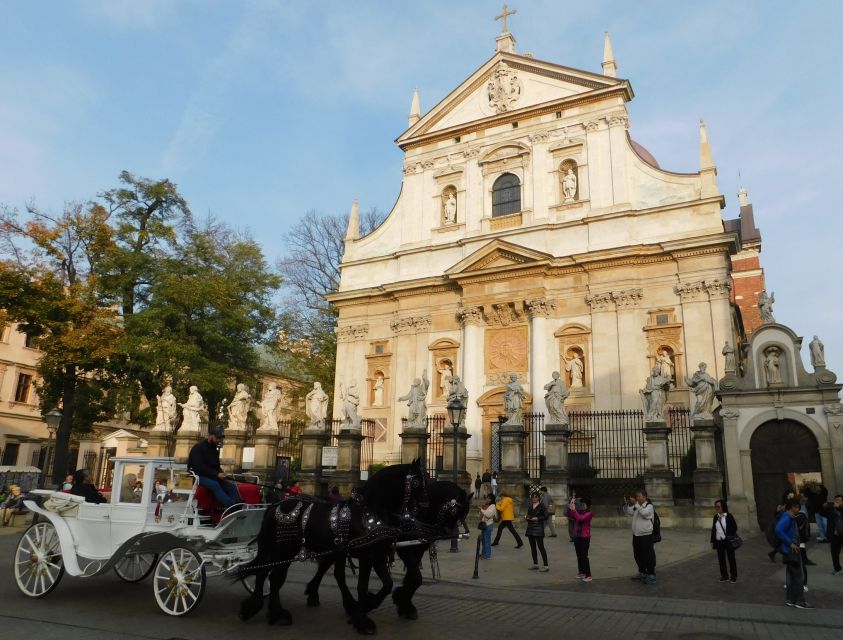 Krakow Old Town and Jewish Quarter in one guided walk - Main Market Square: St. Mary’s Basilica, Cloth Hall, and the Town Hall Tower