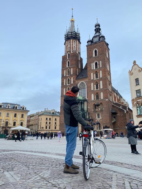 Krakow: Old Town and Kazimierz Guided Bike Tour - Florian Gate and the Kraków Barbican, the city’s walls in real life