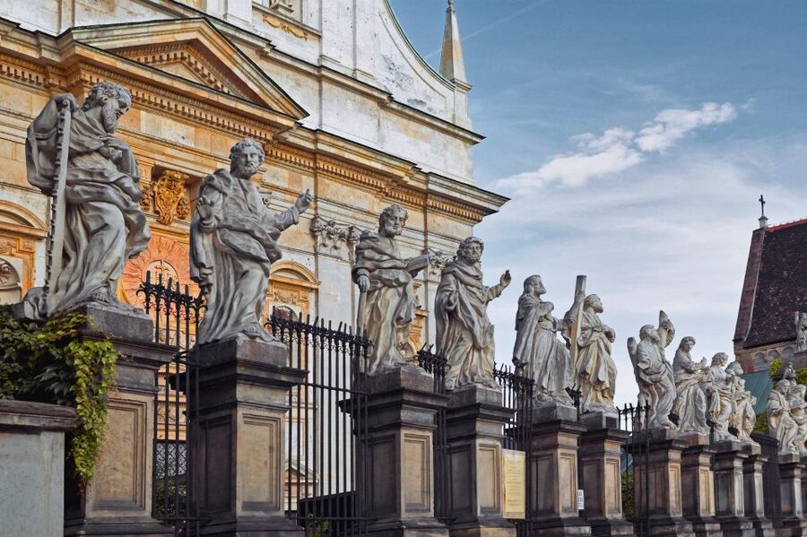 Krakow: Old Town Audio-Guided Walking Tour with Headset - From Szczepanski Square to Krakow Market Square and the Town Hall clue