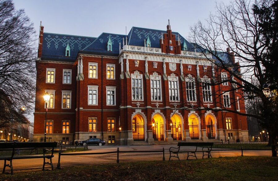 Krakow: Old Town Audio-Guided Walking Tour with Headset - FAQ