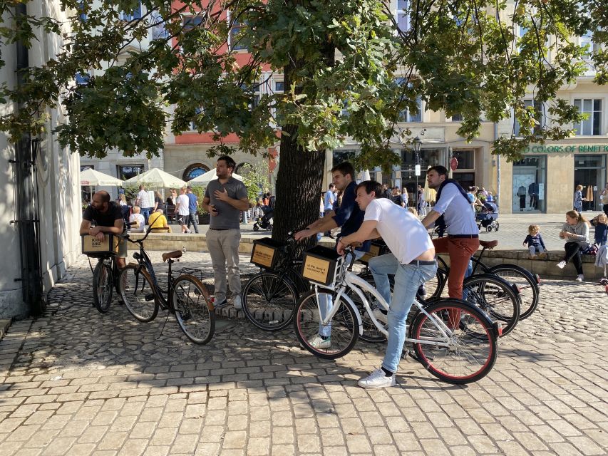 Krakow: Old Town Bike Tour with a Guide - Guide Power: Pedro and Arthur, Humor, and Real Answers