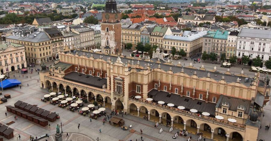 Krakow: Old Town, Ghetto, and Kazimierz Golf Cart Tour - Old Town highlights, from Main Market Square to Planty park