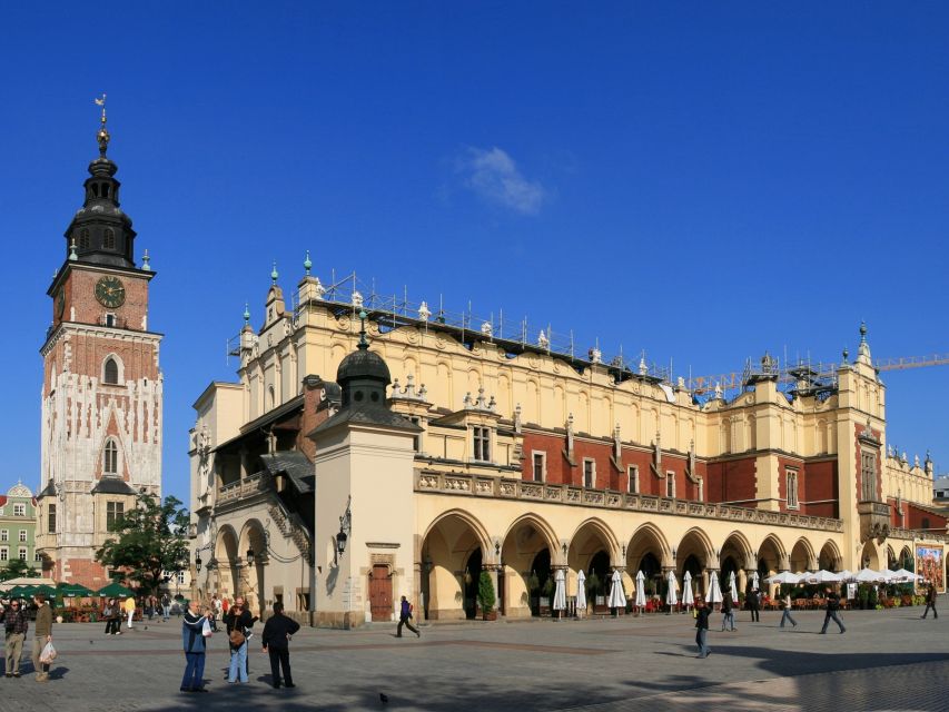 Krakow: Old Town Highlights Private Walking Tour - Inside Wawel Cathedral: Sigismund Chapel and the 144 Steps