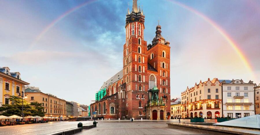 Krakow: Old Town Highlights Private Walking Tour - Krakow Barbican to Main Market Square: The Royal Route on Foot