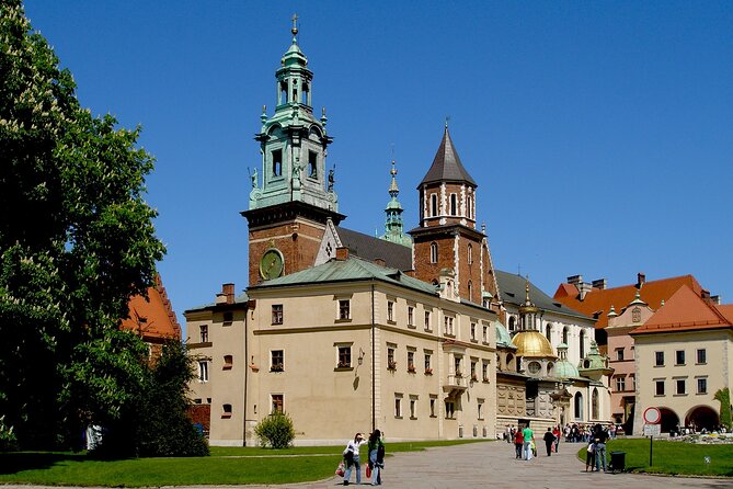 Krakow: Old Town, Jewish Kazimierz and Ghetto Sightseeing by Electric Golf Cart - Meeting Point, Timing, and the No-Big-Baggage Reality