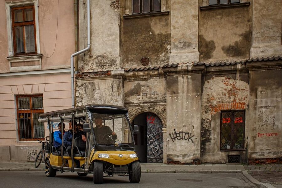 Krakow: Old Town - Kazimierz - Ghetto by Electric Golf Cart - Why Krakow Looks Different From a Golf Cart