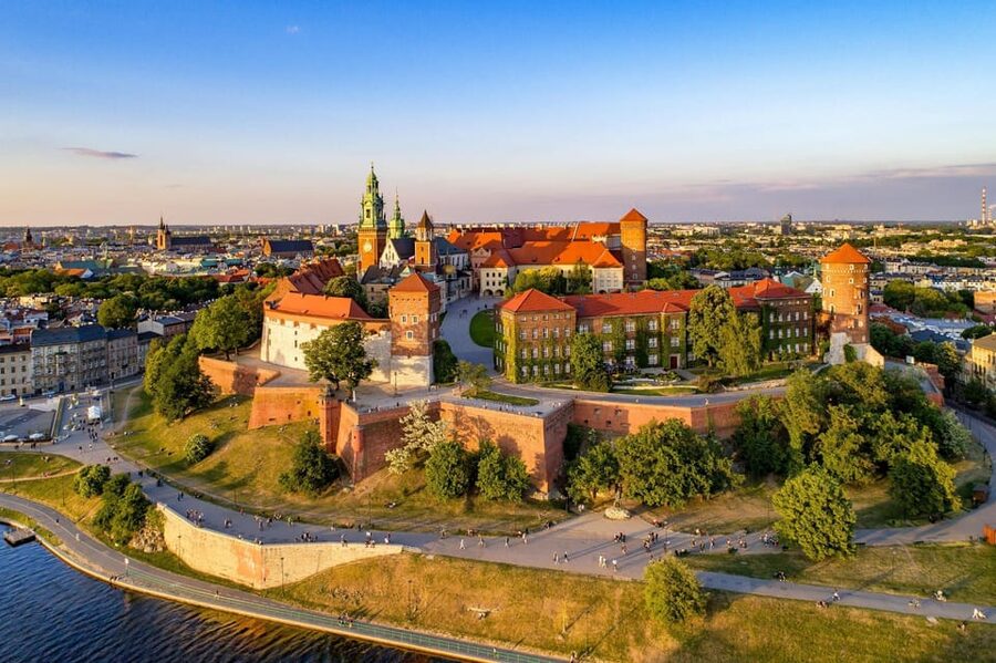 Krakow: Old Town "Royal Route" Walking Tour - Timing and pacing: 2.5 hours that actually feels complete