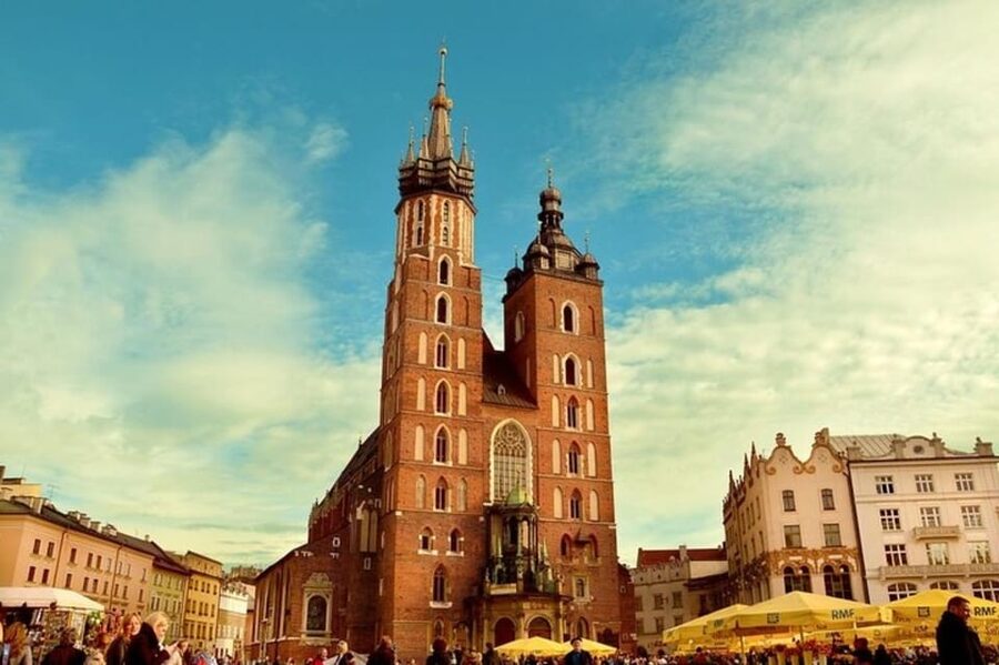 Krakow : Old Town Walking Tour With A guide - Key things you’ll enjoy most