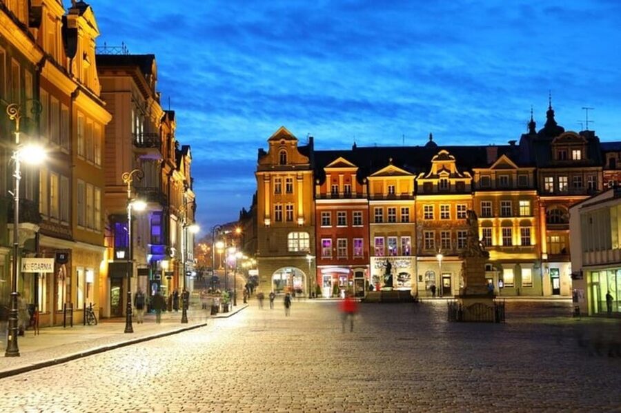 Krakow : Old Town Walking Tour With A guide - Meeting at Szpitalna: where the walk starts to feel easy