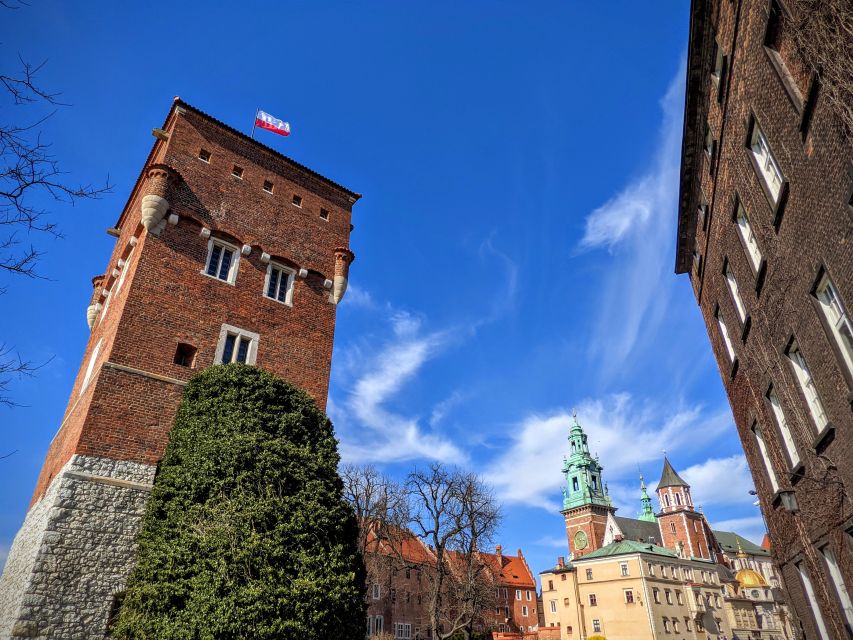 Kraków: Old Town & Wawel Castle Walking Tour in English - The Barbican and medieval walls: Krakow’s survival story in stone