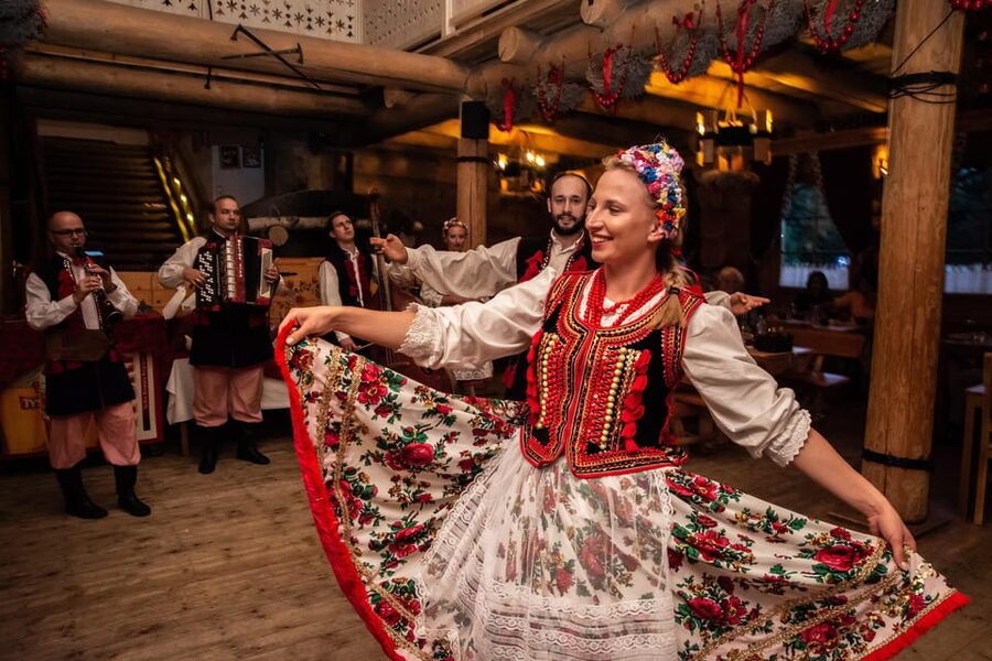 Krakow: Polish Folk Night with Dinner and Unlimited Drinks - Double-Decker Bus: Easy Travel, One Logistics Detail to Check