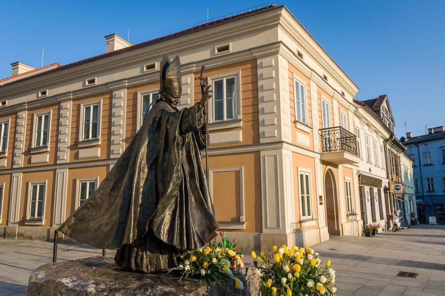 Krakow: Pope John Paul II Guided Tour with Home & Sanctuary - Price and value: what $93 buys you in real touring time
