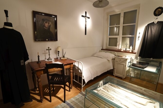 Krakow: Pope John Paul II History: Guided Tour - Home & Sanctuary - Door-to-door transport from Krakow keeps the day calm