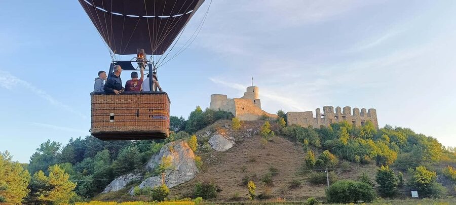 Kraków: Private Hot Air Balloon Flight with Champagne - Getting lifted near Kraków: what you’ll actually see