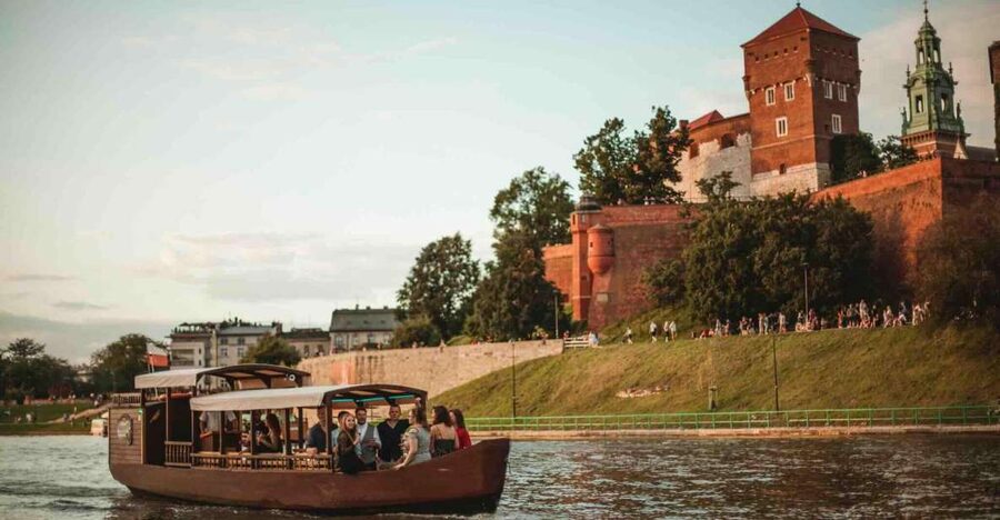 Krakow: Private Traditional Gondola Cruise - Key things to know before you go