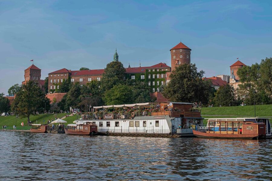 Krakow: Private Traditional Gondola Cruise - Why a private gondola beats the usual Krakow boat ride