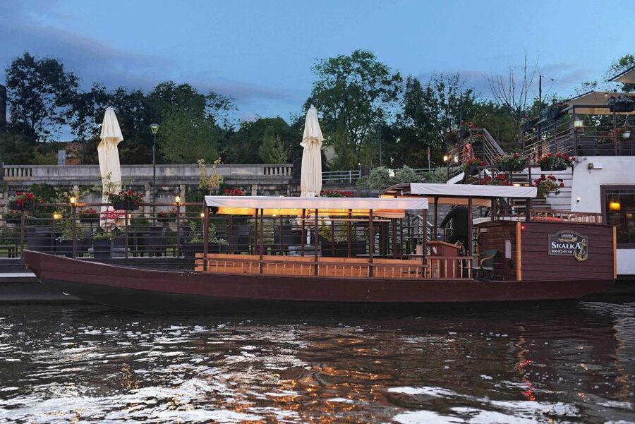 Krakow: Private Traditional Gondola Cruise - How long you will be on the water, and best time choices