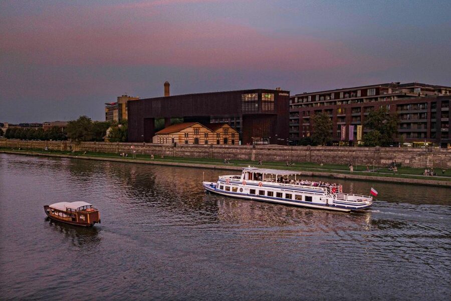 Krakow: Private Traditional Gondola Cruise - Price and value: $164 per group up to 12