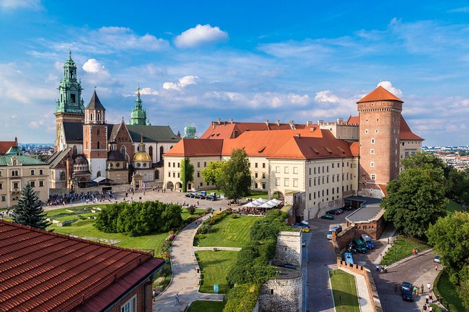 Krakow Private Walking Tour with Schindler's Factory - Where the day starts: St. Mary’s Basilica and Veit Stoss’s masterwork