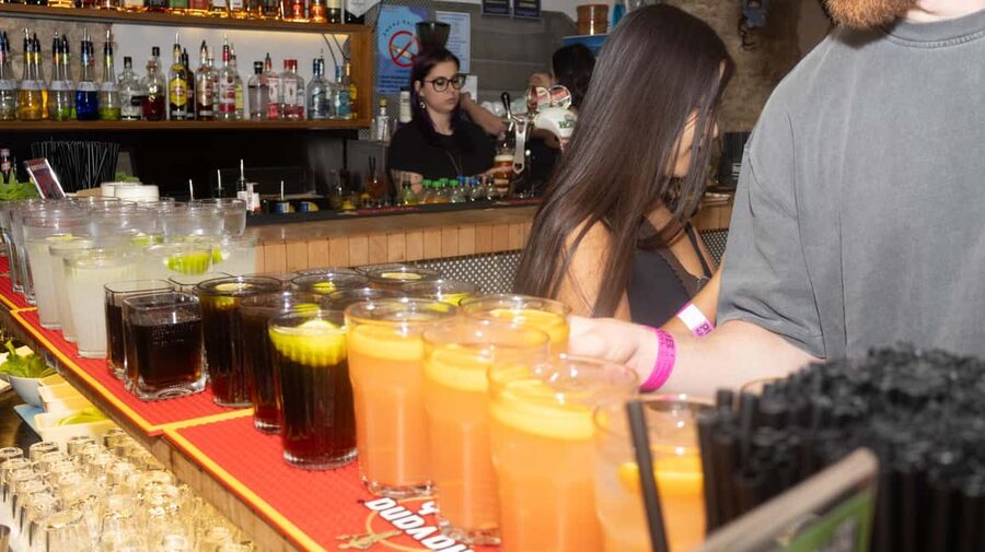 Krakow: Pub Crawl with Shots, Drinks & Skip-the-Line Entry - Skip-the-line entry and why it is worth paying for