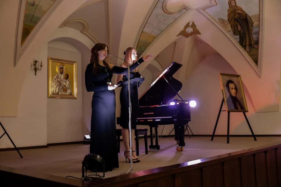 Kraków: Romantic Candlelight Chopin Piano Concert - The 1-hour flow: welcome, two sets, and a short intermission