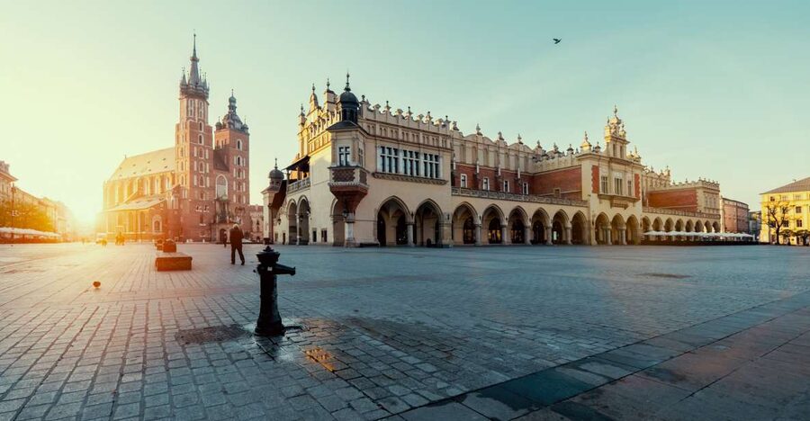 Krakow: Rynek Underground Museum Guided Tour & Stories - The 4 meter descent: what you see when you reach the medieval cobbled streets