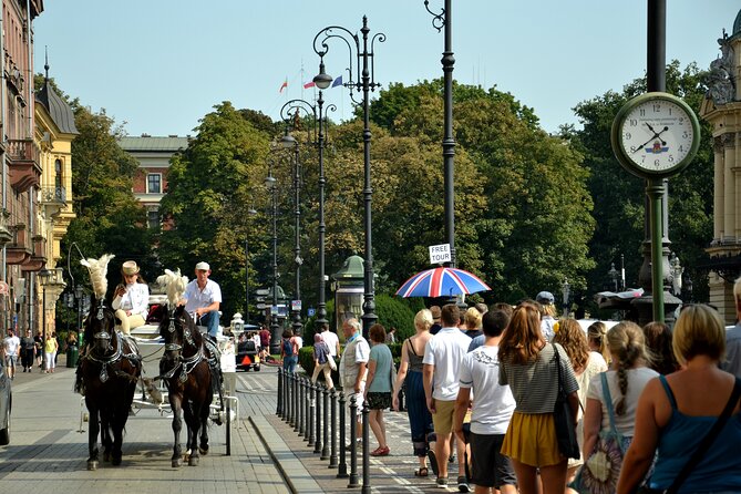 Krakow's Essential Tour of the Old Town and Wawel Castle - St. Mary’s Basilica: Unequal Towers and the Hourly Trumpet