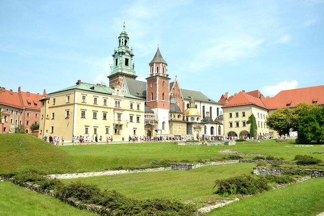Krakow's Essential Tour of the Old Town and Wawel Castle - Rynek Główny Central Square: Krakow’s Medieval Center