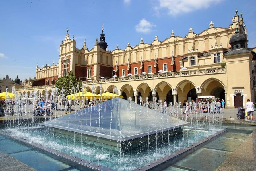 Krakow's Rynek Underground Museum Tour with Ticket and Guide - Coming Back Up to the Main Square With New Eyes