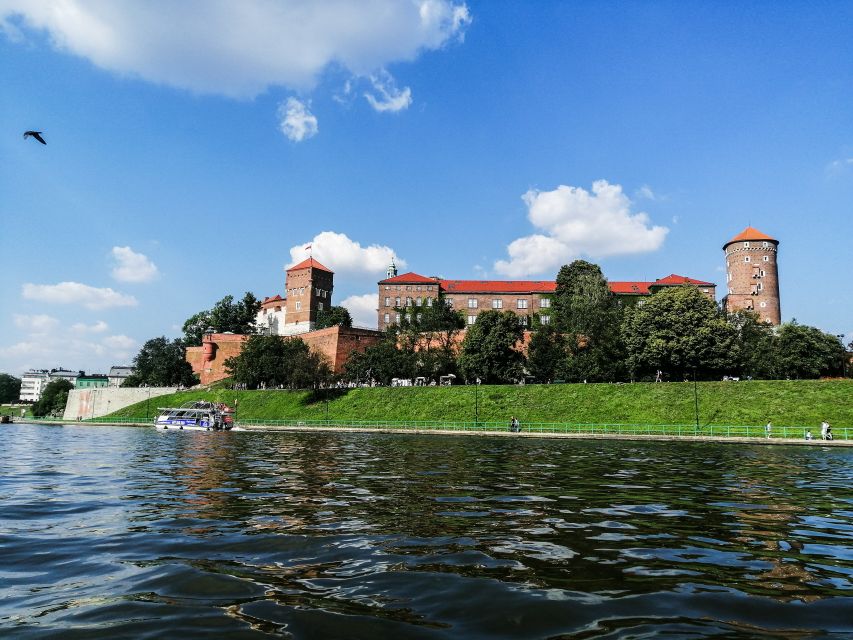 Krakow: Scenic River Cruise - Wawel Hill and the castle area, framed by the river